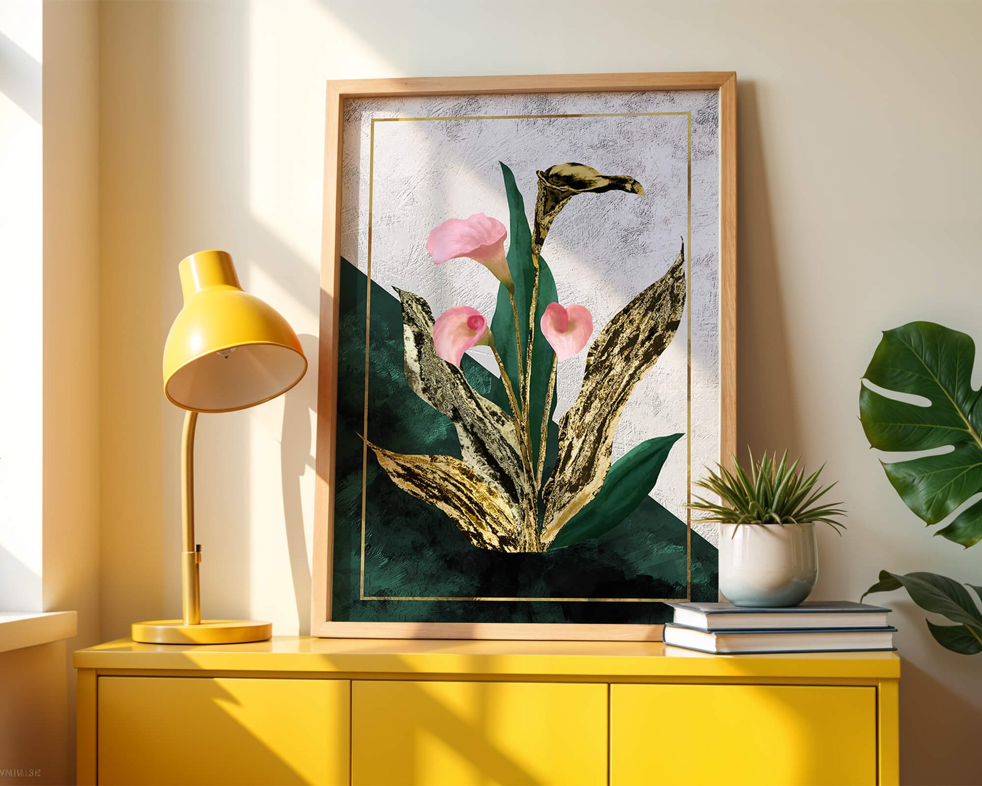 Abstrakte botanische Kunst mit rosa Calla-Lilien und goldenen Blättern