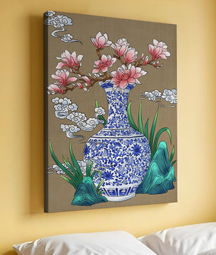Arreglo floral elegante en un jarrón de porcelana azul y blanco con magnolias
