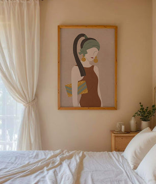 Retrato de mujer estilizado con colores apagados y elementos geométricos