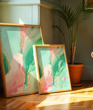 Obra de arte abstracta en pasteles y dorado con patrones fluidos