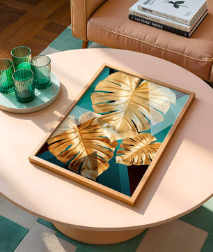 Blätter der Goldenen Monstera auf geometrischem Hintergrund