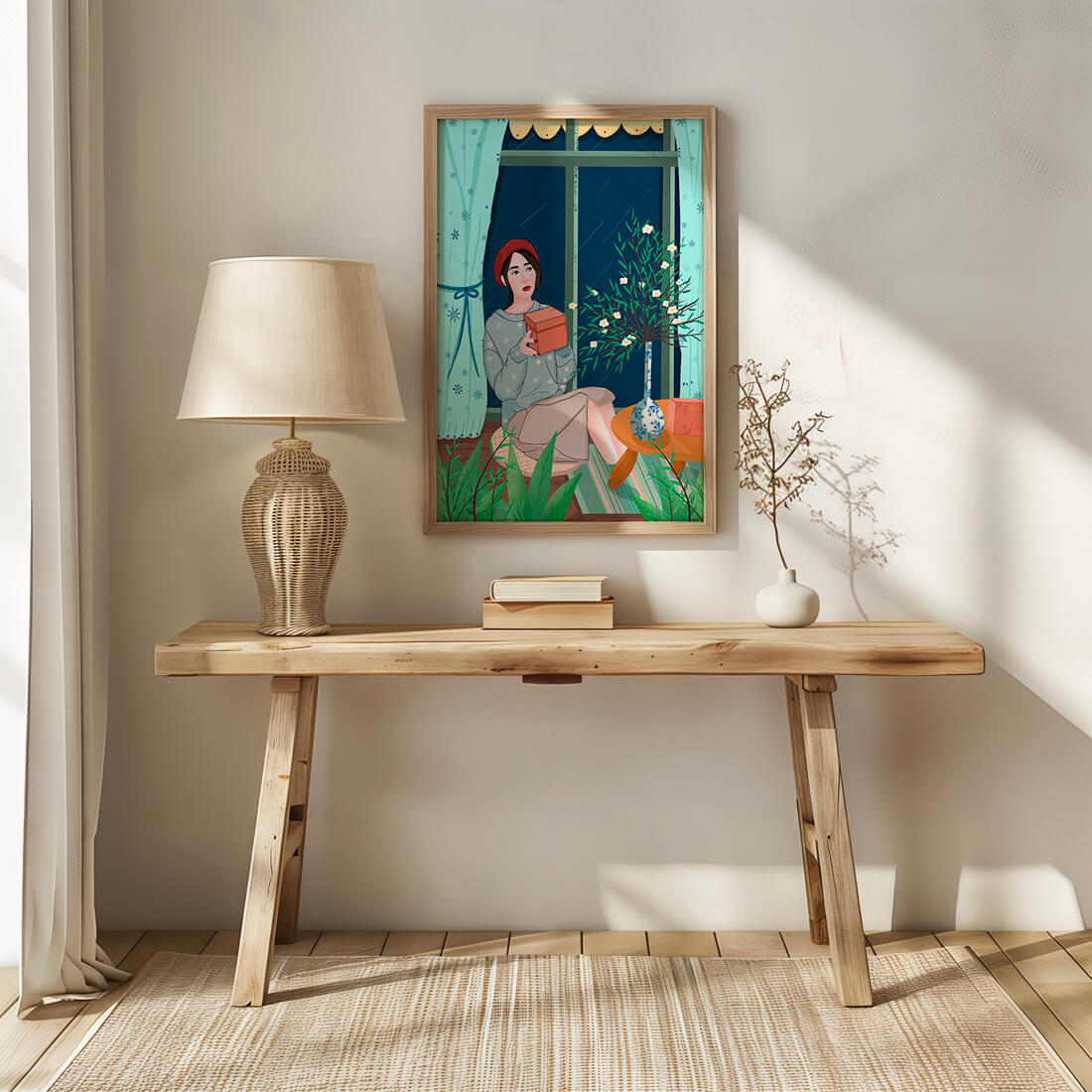 Mujer sosteniendo una caja de regalo en un interior acogedor con flores y ventana lluviosa