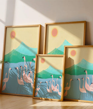 Friedliche Szene mit Flamingos in einer ruhigen Landschaft mit Bergen und Sonnenuntergang