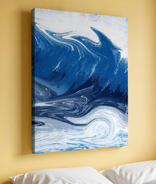 Pintura abstracta de ola oceánica azul y blanca con patrones giratorios
