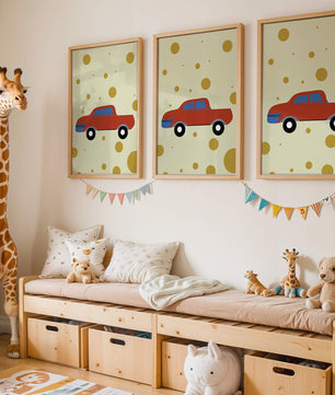 Ilustración abstracta de un coche rojo con círculos dorados sobre un fondo beige