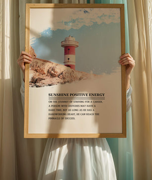 Faro inspirador con texto motivacional y fondo de cielo