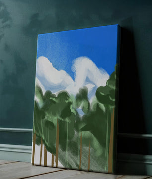 Malerische Waldlandschaft mit blauem Himmel und flauschigen Wolken