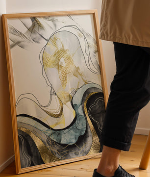 Arte abstracto con líneas fluidas y detalles dorados
