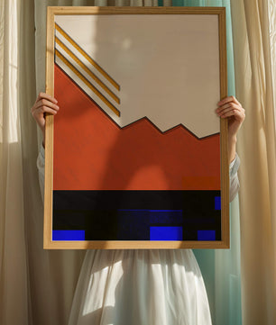 Abstrakte geometrische Komposition mit goldenen Akzenten und kräftigen Farben