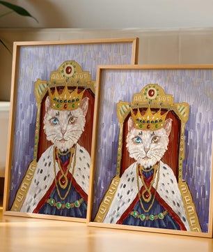 Portrait félin majestueux avec une couronne royale dorée