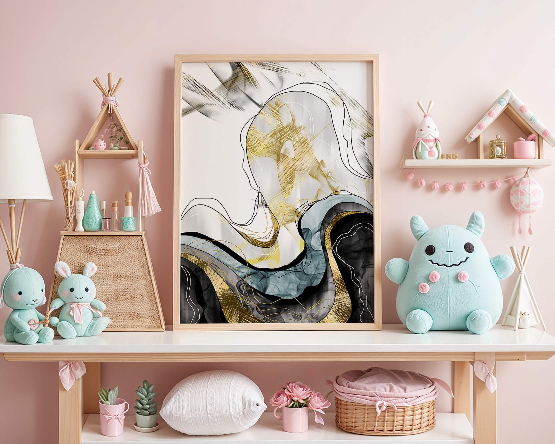 Arte abstracto con líneas fluidas y detalles dorados