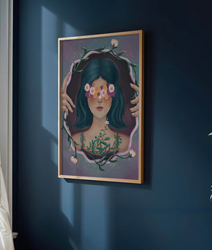 Portrait enchanteur d'une femme aux yeux floraux et aux cheveux noirs