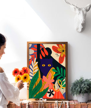 Ilustración abstracta colorida con un gato y patrones florales