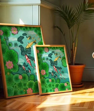 Étang à carpes koï vibrant avec des fleurs de lotus et des nénuphars verts