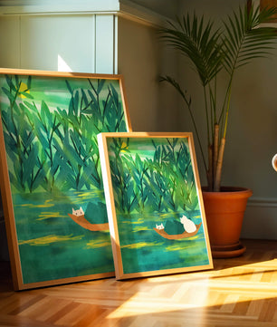 Paisaje sereno con gatos en un bote en medio de una vegetación exuberante