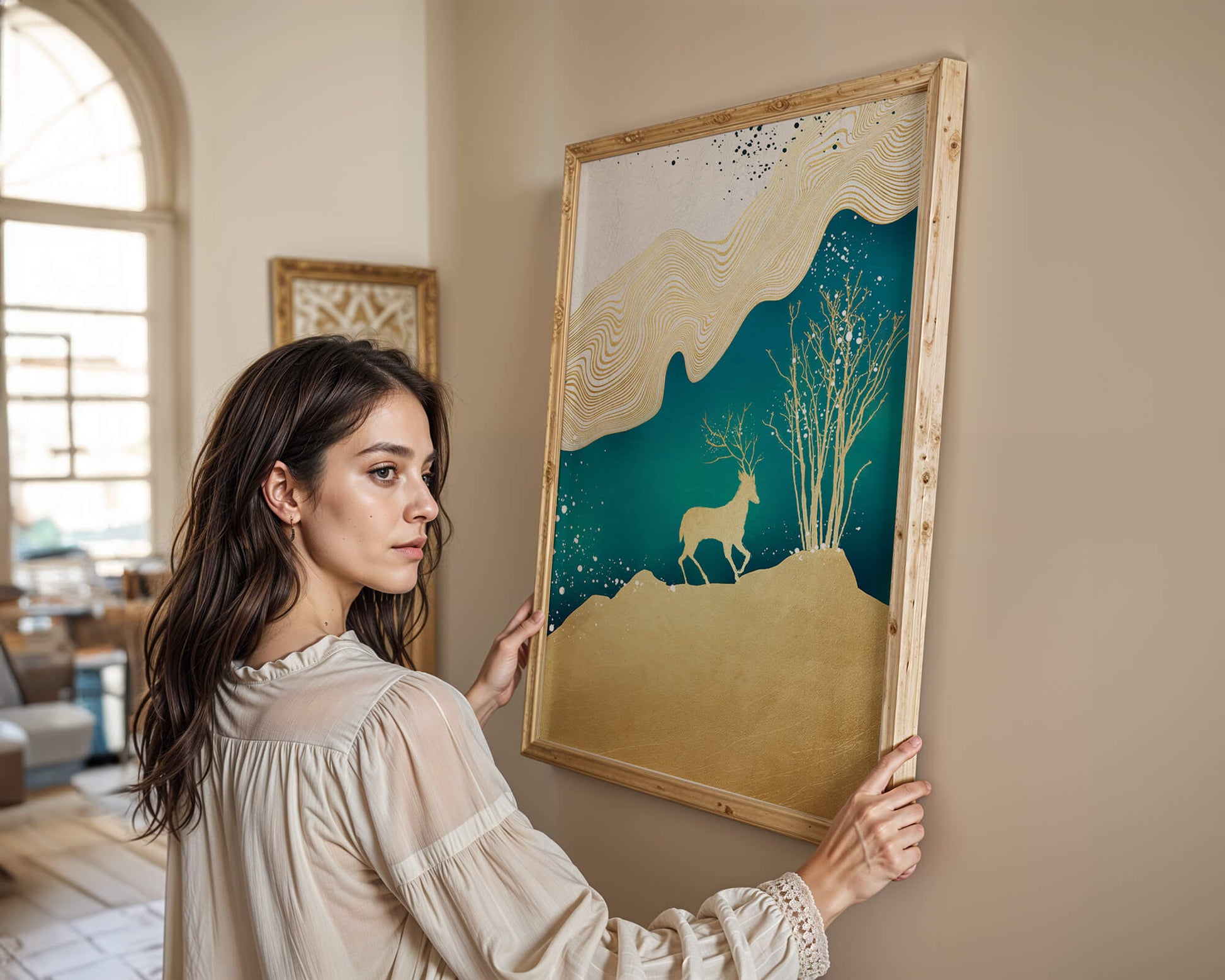 Elegante arte abstracto con ciervos dorados y temática de naturaleza.