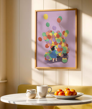 Bunte Luftballons mit einem Kind und einer Katze auf violettem Hintergrund