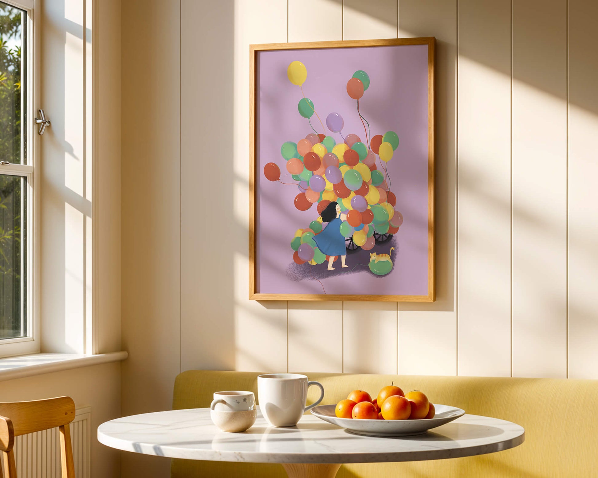 Bunte Luftballons mit einem Kind und einer Katze auf violettem Hintergrund