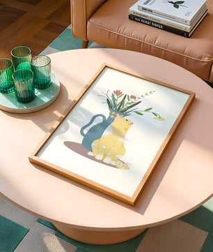 Ilustración de un gato sentado junto a un jarrón floral