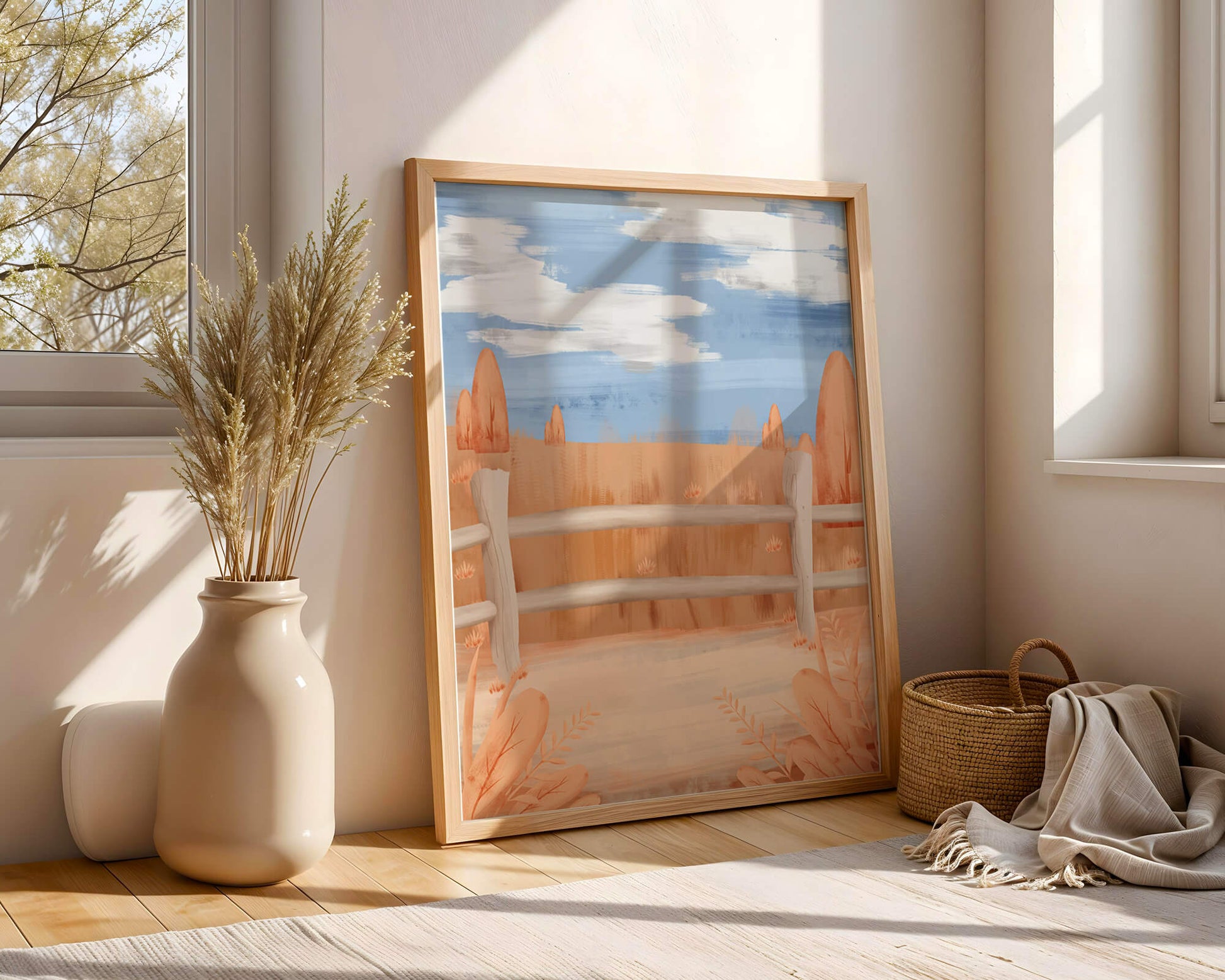Paisaje otoñal sereno con cerca de madera y cielo azul