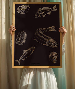 Ilustración detallada de elementos de pescado y mariscos sobre fondo oscuro