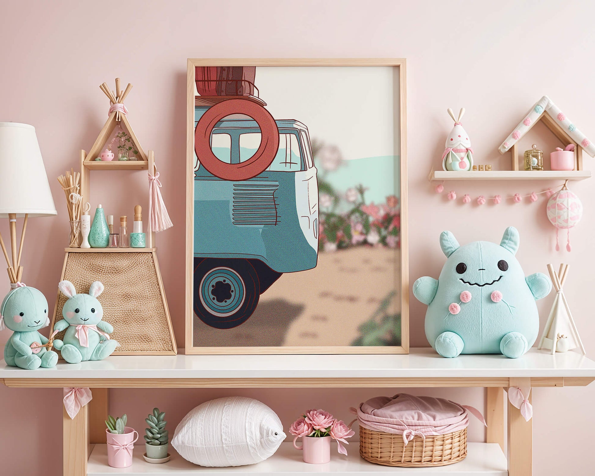 Viaje por carretera de verano en una furgoneta azul vintage