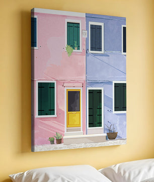 Casas pastel encantadoras con puertas y ventanas coloridas