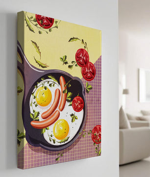 Huevos fritos y salchichas en una sartén con tomates y hierbas sobre un fondo colorido