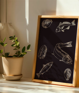 Ilustración detallada de elementos de pescado y mariscos sobre fondo oscuro