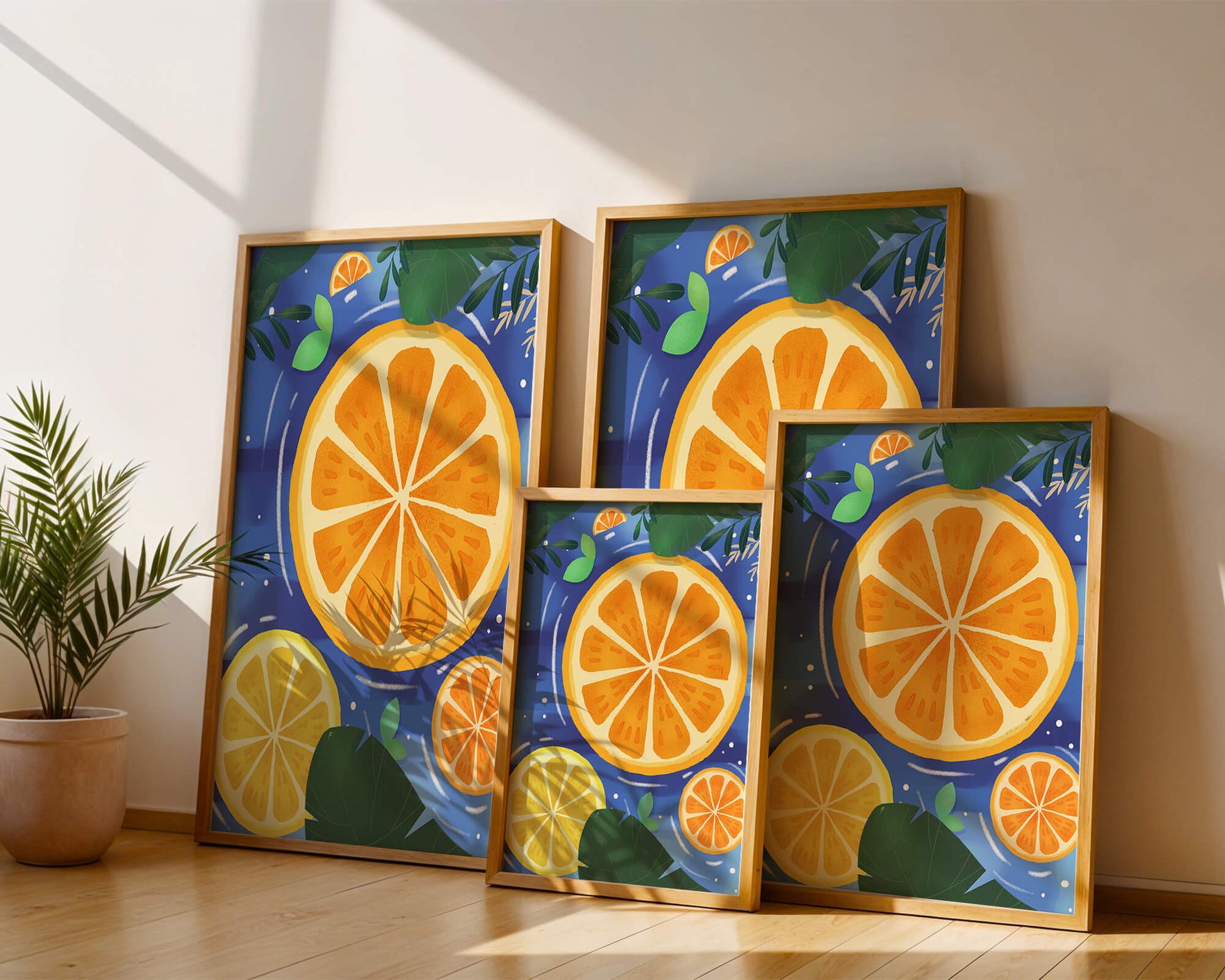 Rodajas de cítricos coloridas sobre fondo azul con hojas tropicales