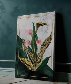 Abstrakte botanische Kunst mit rosa Calla-Lilien und goldenen Blättern