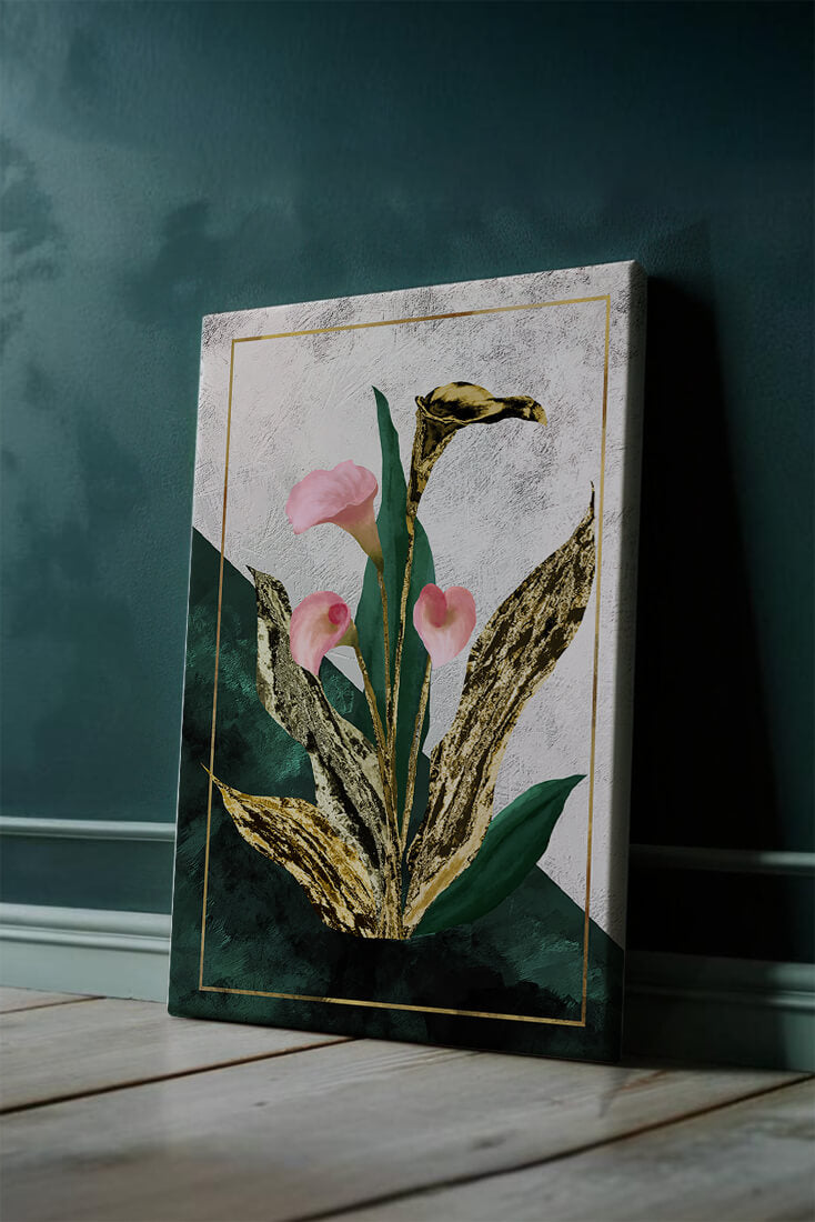 Abstrakte botanische Kunst mit rosa Calla-Lilien und goldenen Blättern