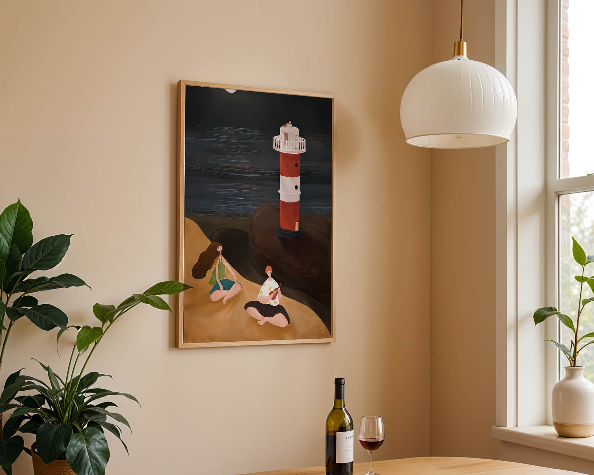 Escena de playa tranquila con faro por la noche