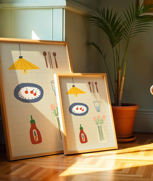 Artículos de cocina ilustrados que incluyen lámpara, utensilios y flores