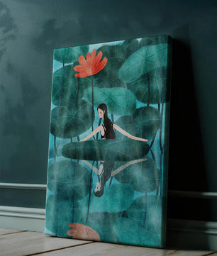 Femme réfléchissant parmi des feuilles de lotus et des fleurs avec une image miroir