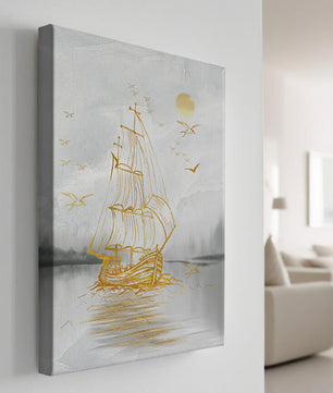 Escena náutica serena con velero dorado en el mar