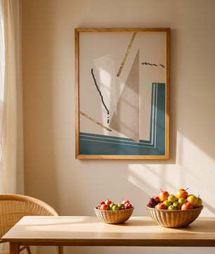 Abstraktes geometrisches Kunstwerk mit goldenen Elementen