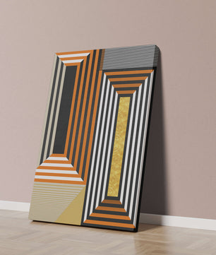 Arte abstracto geométrico con rayas y elemento dorado en naranja, negro y blanco