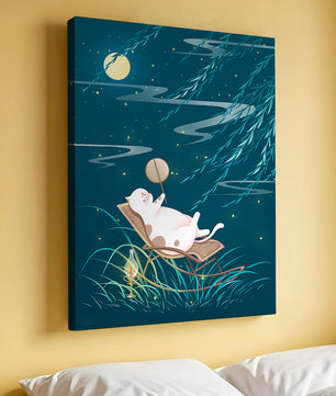 Adorable ilustración de un gato relajándose en un jardín iluminado por la luna con linterna