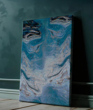 Pintura texturizada abstracta en azul y crema con patrones giratorios