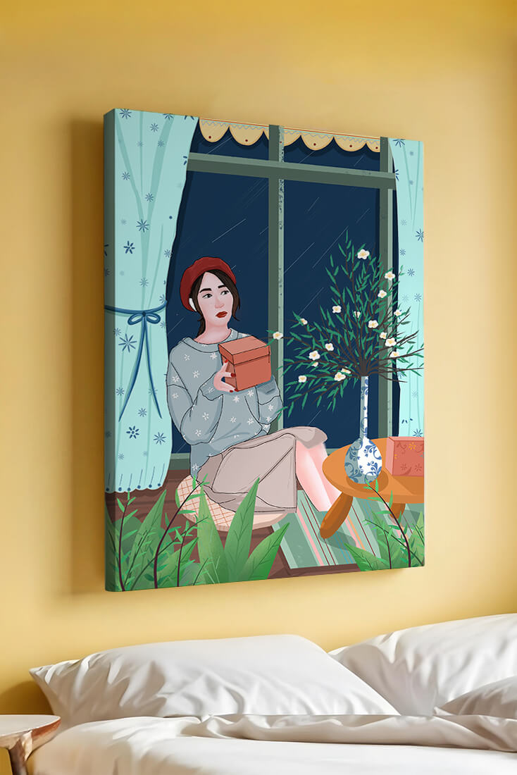 Mujer sosteniendo una caja de regalo en un interior acogedor con flores y ventana lluviosa