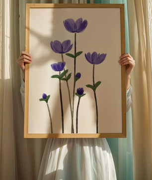 Flores púrpuras elegantes en un fondo oscuro
