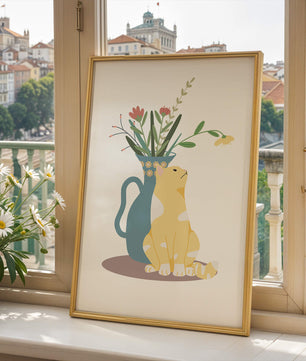 Ilustración de un gato sentado junto a un jarrón floral