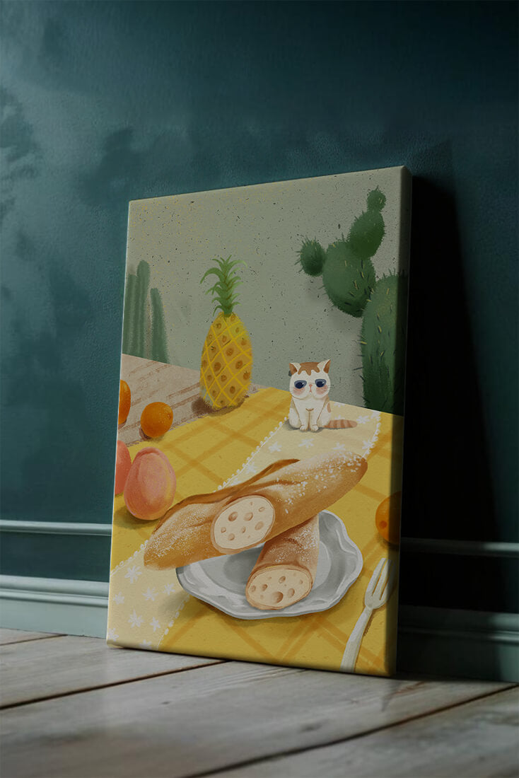 Gato con gafas de sol en un entorno tropical con baguettes y frutas