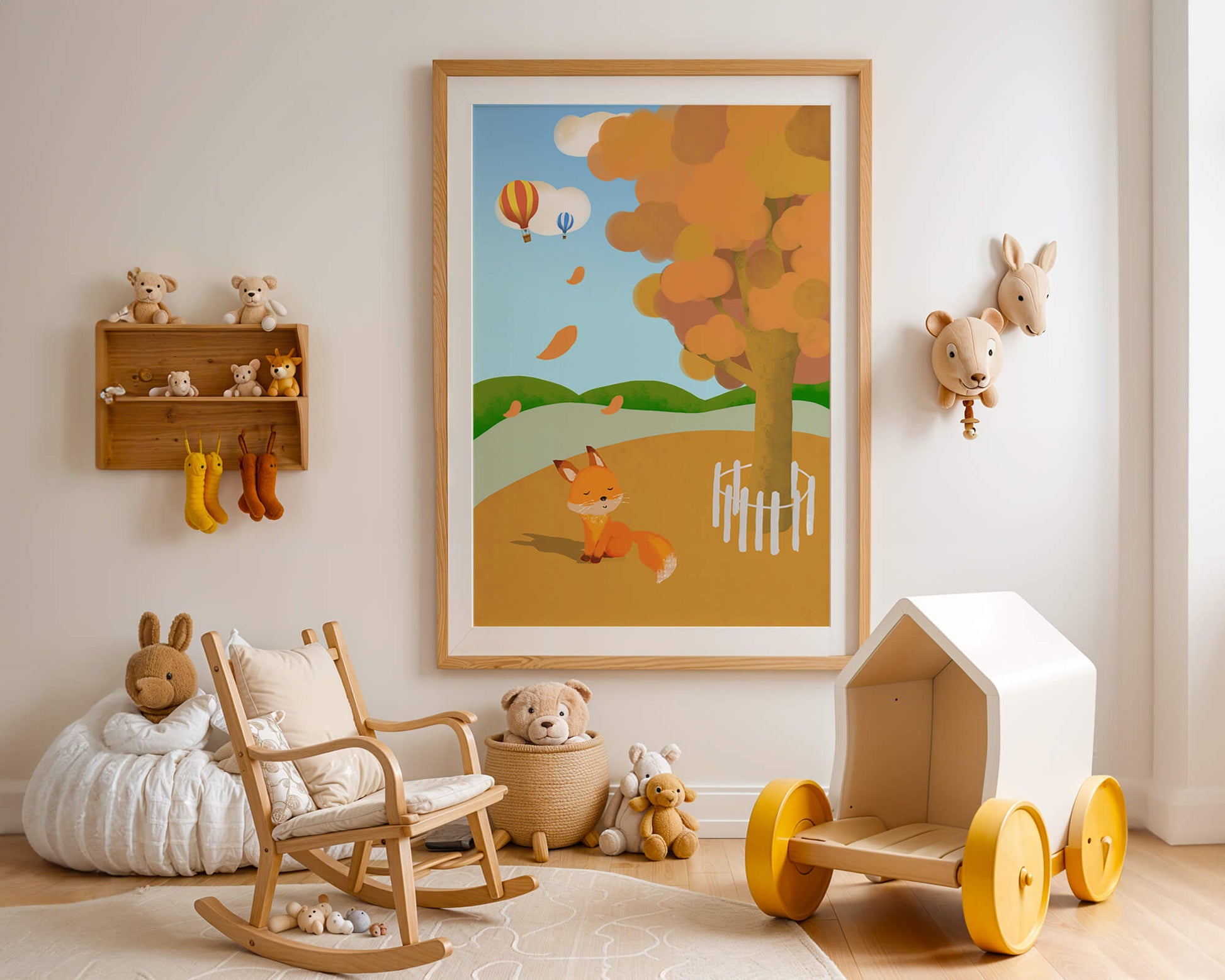 Herbstszene mit einem süßen Fuchs, Heißluftballons und einem bunten Baum