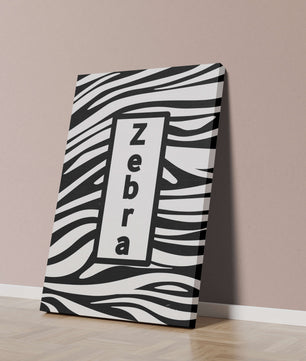Diseño elegante de impresión de cebra con acento de texto en negrita