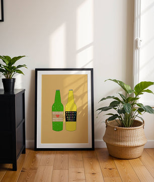 Ilustración de botellas de cerveza coloridas con etiquetas artísticas