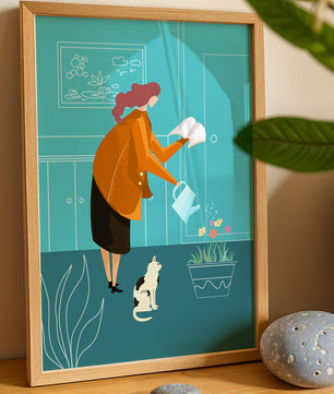 Mujer regando flores con un gato en un interior moderno