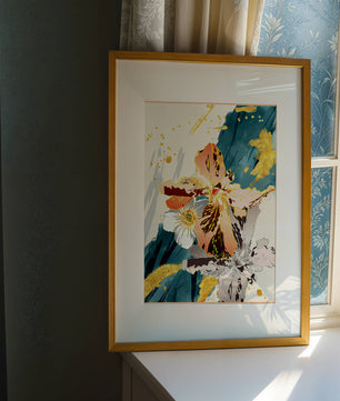 Obra de arte floral abstracta elegante con detalles dorados