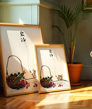 Juguetón gatito con frutas y arte de caligrafía